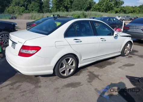 2010 Mercedes-Benz C 300 Luxury 4Matic/Sport 4Matic z USA, uszkodzony, nr VIN WDDGF8BBXAF433131